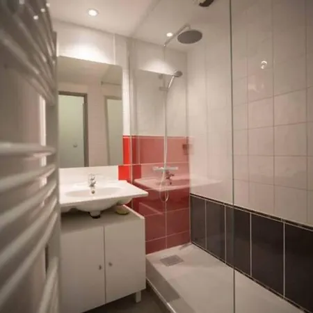 شقة 6 Personnes Proche Commerce Et Remontes Mecaniques